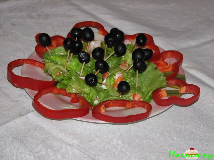 Канапе с креветками, сыром и маслинами