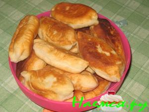 Пирожки с картошкой жаренные на сковороде Пирожки с картошкой жаренные на сковороде