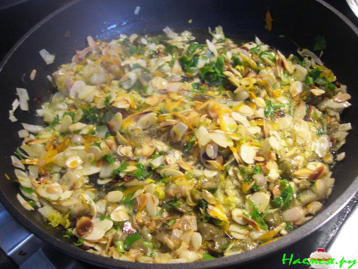 Брокколи с миндальным соусом