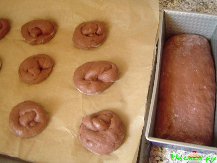 Шоколадный хлеб с булочками