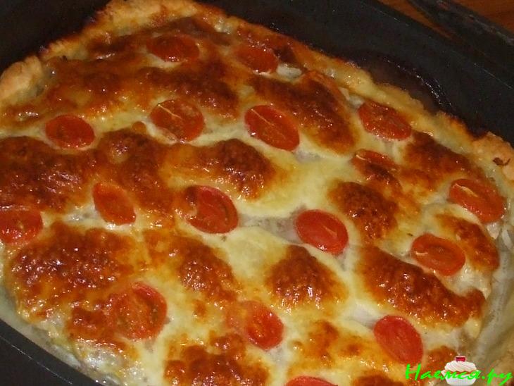 Пирог-пицца с фаршем, пореем, моцареллой ...