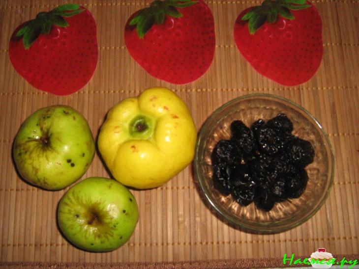 Пирог с яблоком, айвой и черносливом