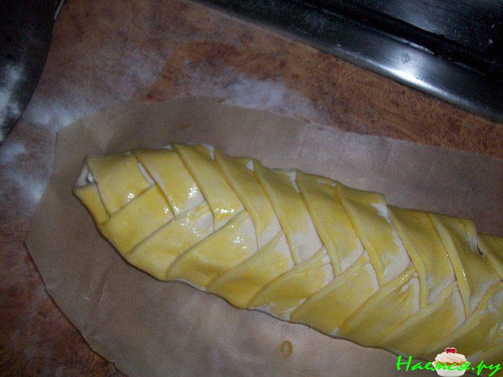 Рулет слоеный