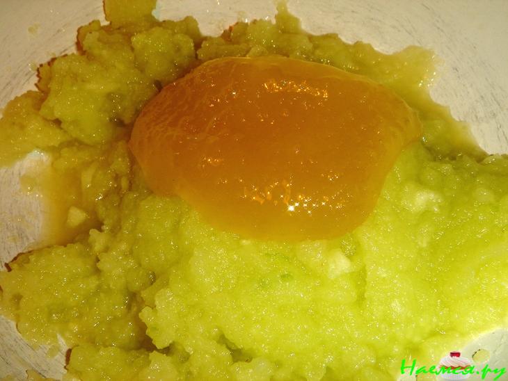 Шея в яблоках