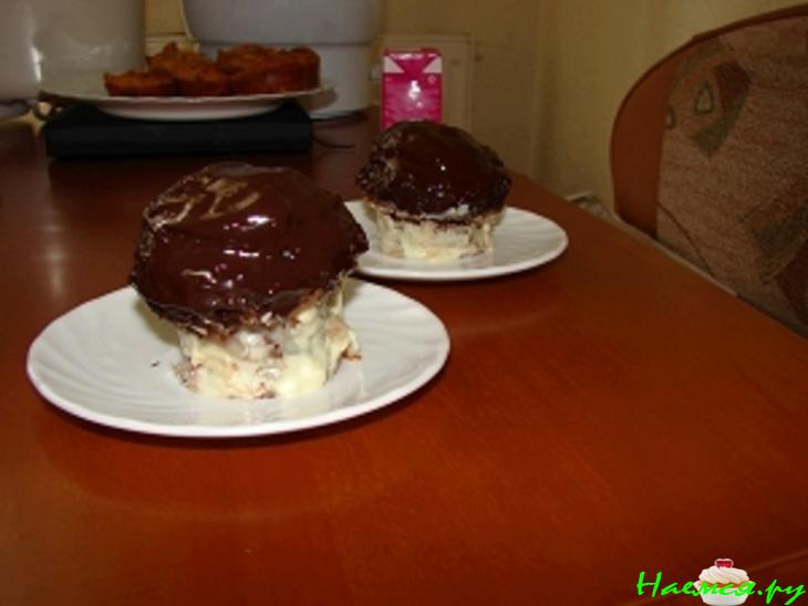 Бисквит из кислого молока (всегда получается и не требует пропитки) и пирожные из него!