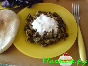 Стручковая фасоль с чесночным соусом