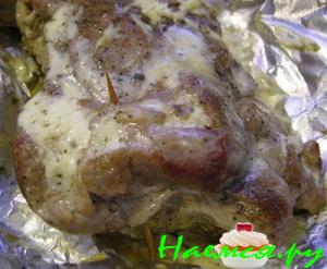 Свиной кармашек с грибами под соусом