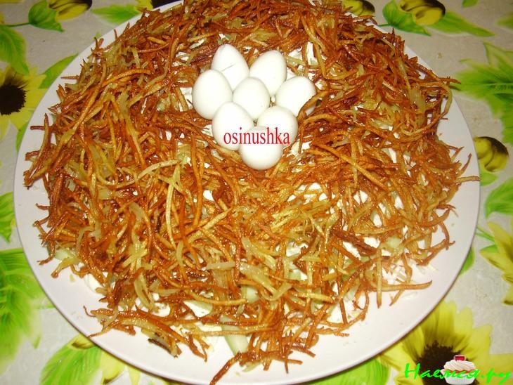 Салат "Гнездо" с перепелиными яйцами