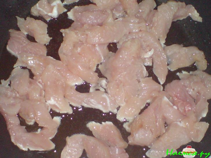 Спагетти с индейкой и перчиком