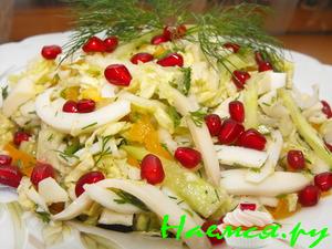 Салат из пекинской капусты с кальмарами