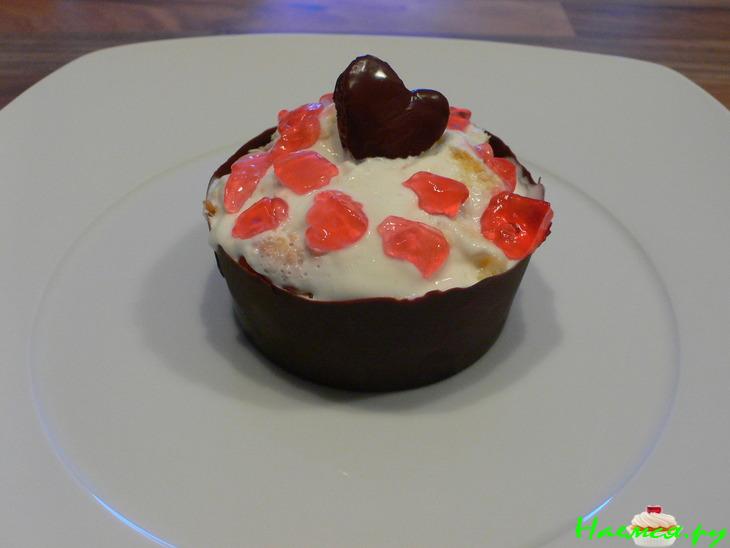 Шоколадные корзиночки с бисквитом и с кремом