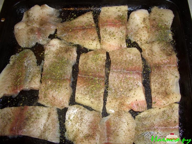 Запеченная рыба с сыром и укропом