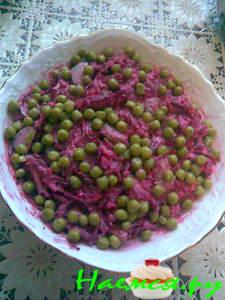 Свекольный салатик с сыром и огурцами