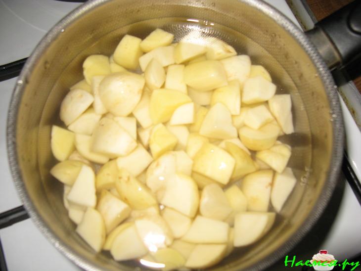 Молодой картофель с зеленью (два варианта)