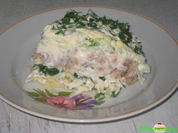 Салат "Мимоза" с огурцом и зеленью