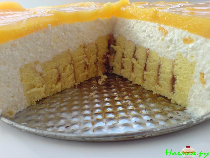 Персиковый бисквитный торт