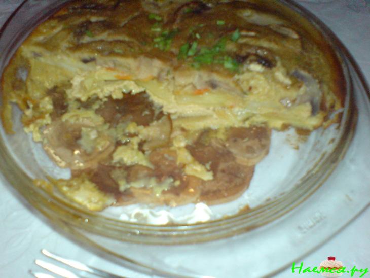 Запеканка с картофелем, грибами и чесноком
