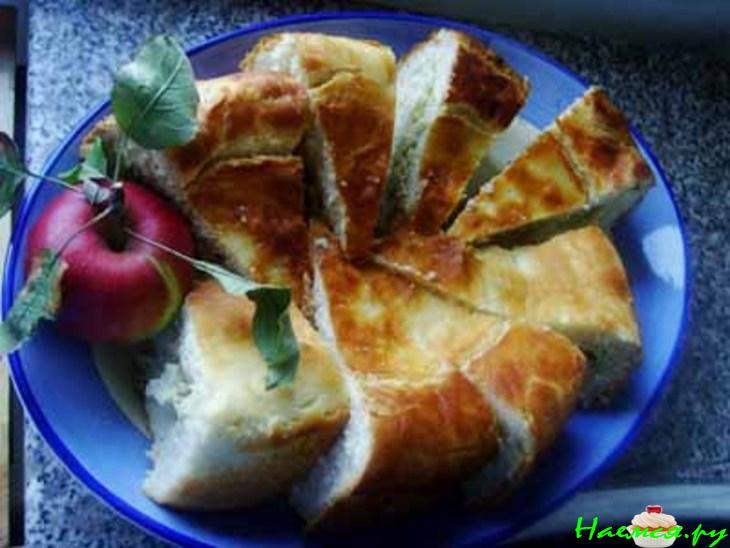 Пирог с шампиньонами и луком пореем