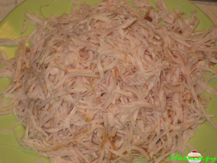 Салат "Нежный" с копченой курицей