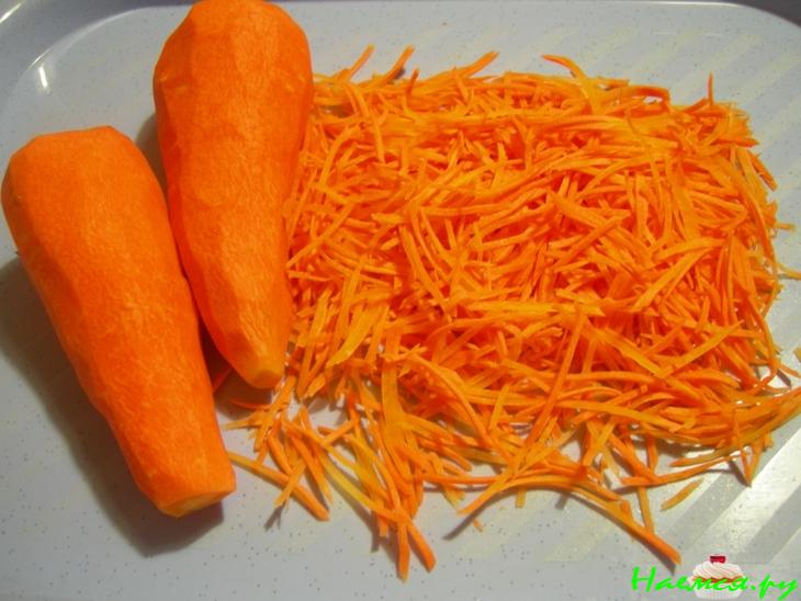 Салат "Юбилейный" с курицей и шампиньонами Салат "Юбилейный" с курицей и шампиньонами