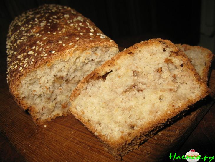 Ароматный медовый хлеб с кунжутом и орехами