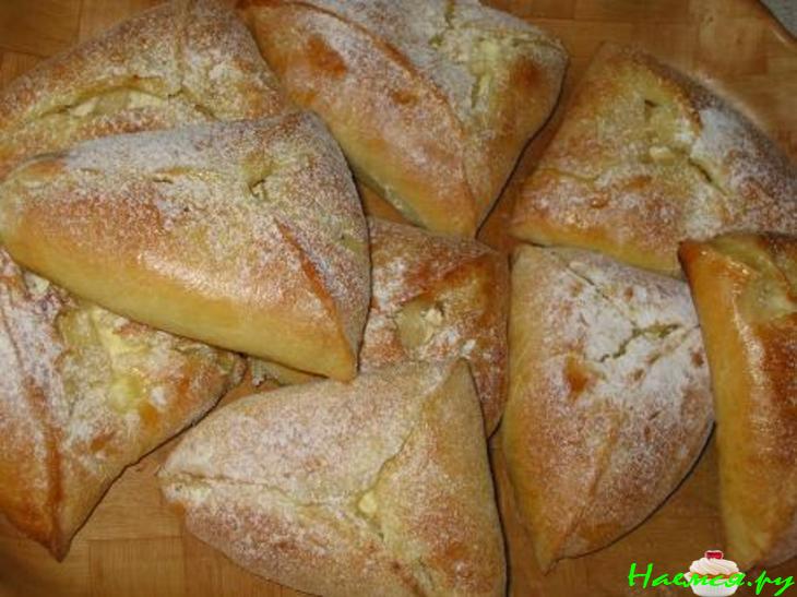 Пирожки с творогом и ананасом