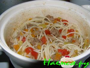 Свинина в горшочках с макаронами