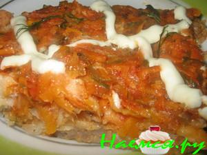 Рыба запеченная под малосольным огурчиком