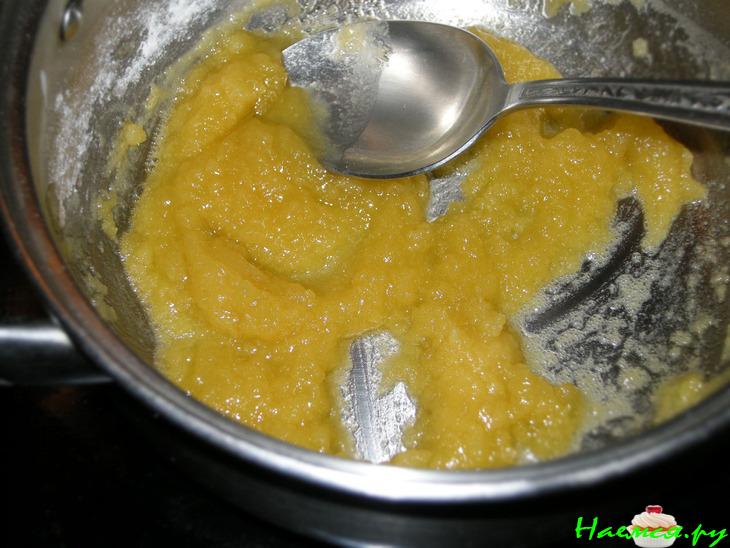 Мясная запеканка с фасолью под сырным соусом