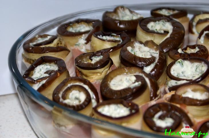 Баклажановые рулетики запеченные с творогом и беконом Баклажановые рулетики запеченные с творогом и беконом