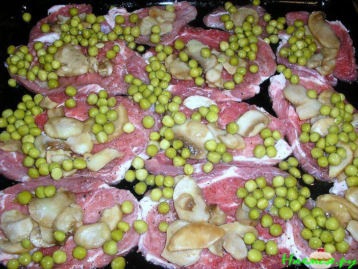 Мясо с зеленым горошком