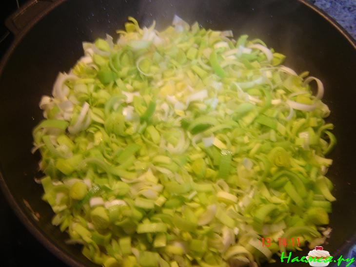 Сырный суп с пореем и шампиньонами