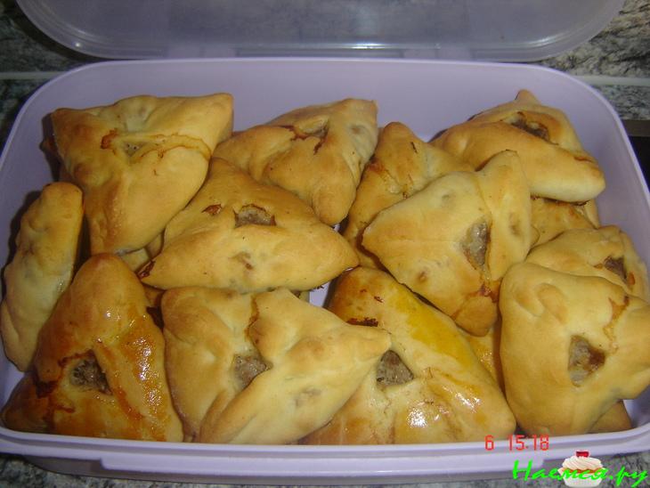 Треугольные вкусняшки, капустный пирог и булочки с кунжутом Треугольные вкусняшки, капустный пирог и булочки с кунжутом