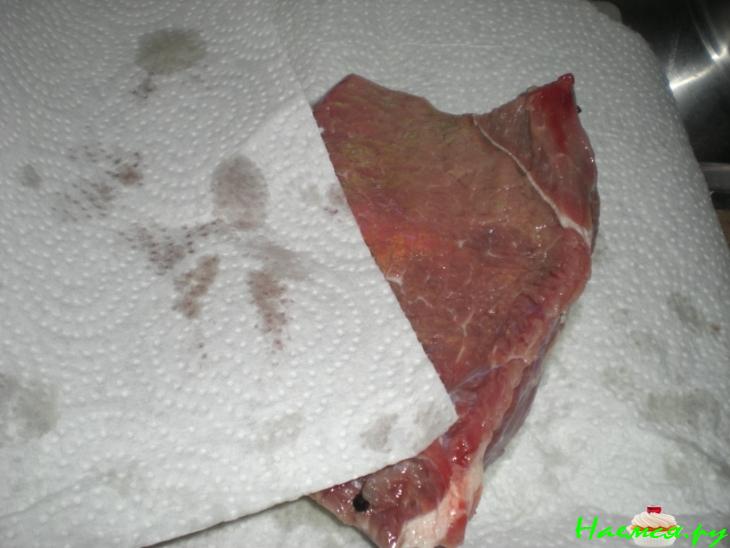 Говяжья пастрома с мёдом, паприкой и соевым соусом