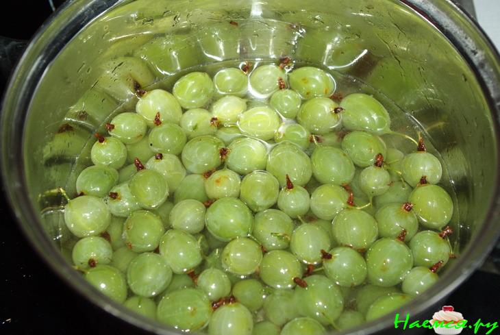 Пирог с крыжовником и безе  