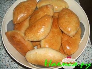 Сдобные пирожки с мясом и грибами