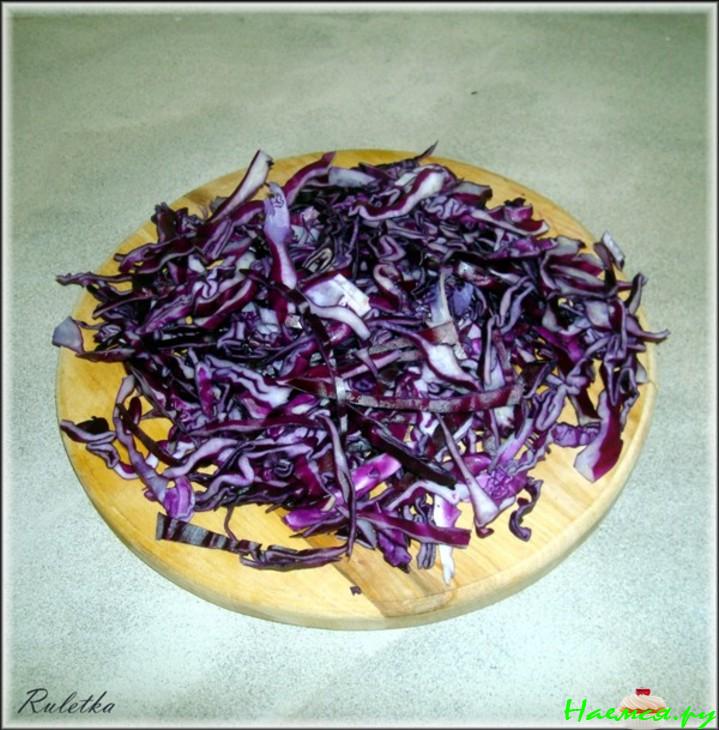 Краснокочанная капуста с можжевельником, вишней и яблоками