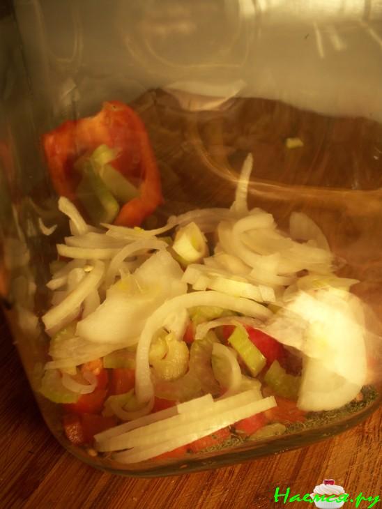 Замаринованные осьминоги, устрицы, креветки, кальмары, гребешки  