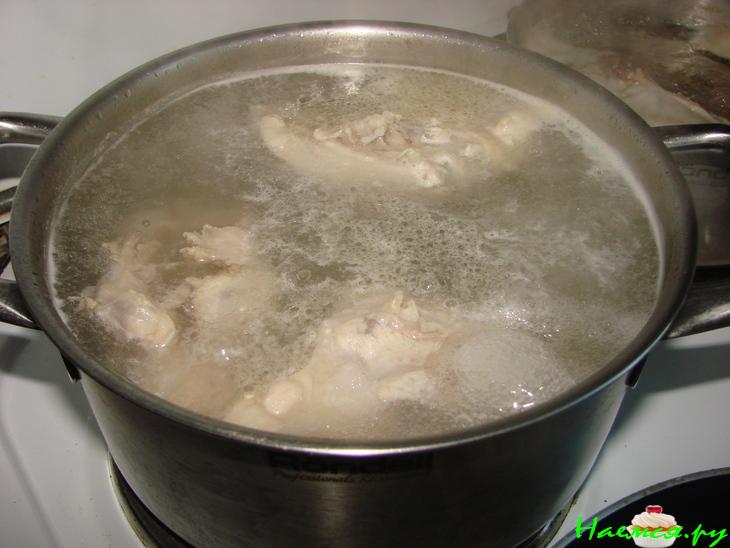 Щи из кислой капусты с потрошками