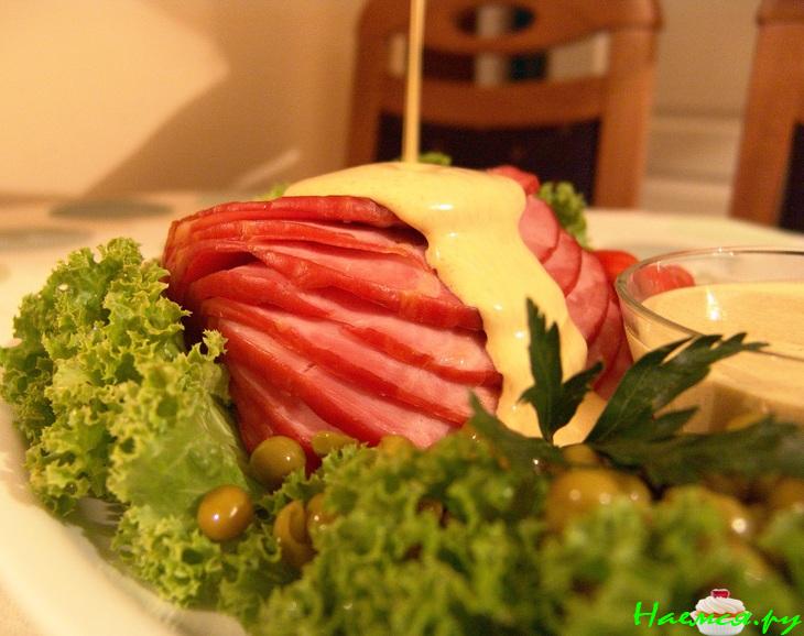 Ветчина с медово-горчичным соусом