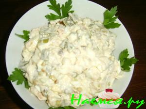 Салат из молодой стручковой фасоли с горбушей