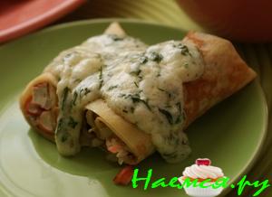 Блинчики с крабовыми палочками под соусом