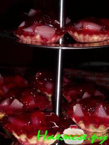 Корзиночки с маринованной грушей с желе