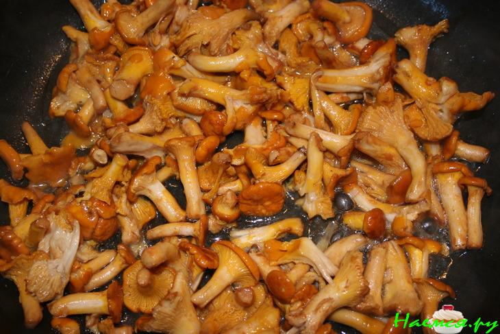 Медальоны с лисичками и домашней лапшой