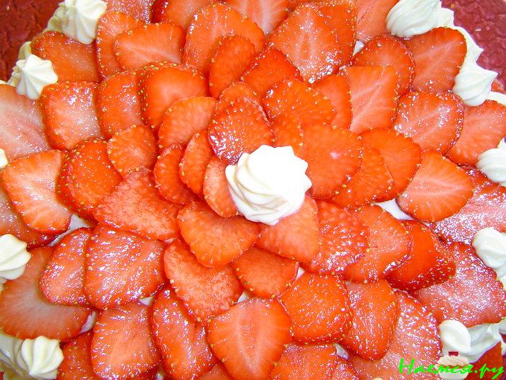 Торт Тирамису с клубникой Торт Тирамису с клубникой