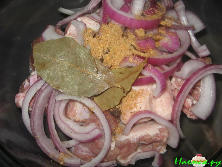 Свиные ребрышки запеченные в шашлычном маринаде Свиные ребрышки запеченные в шашлычном маринаде