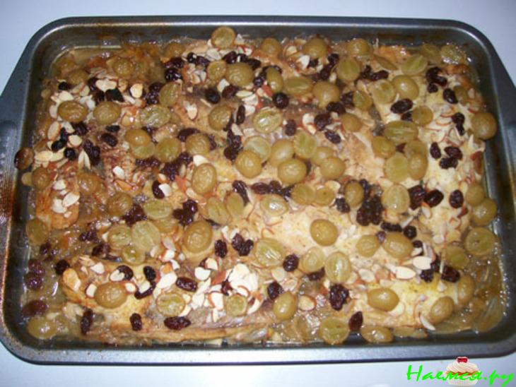 Рыба запеченная с виноградом