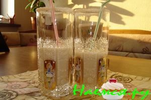 Банановый коктейль с мороженным