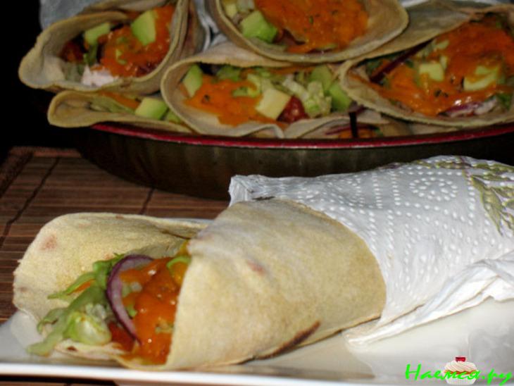 Буррито с начинкой из куриного мяса Буррито с начинкой из куриного мяса