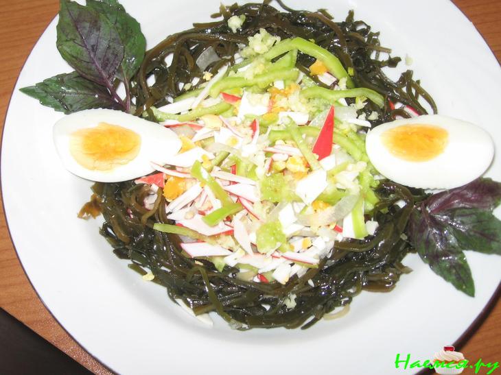 Салат с консервированной морской капустой